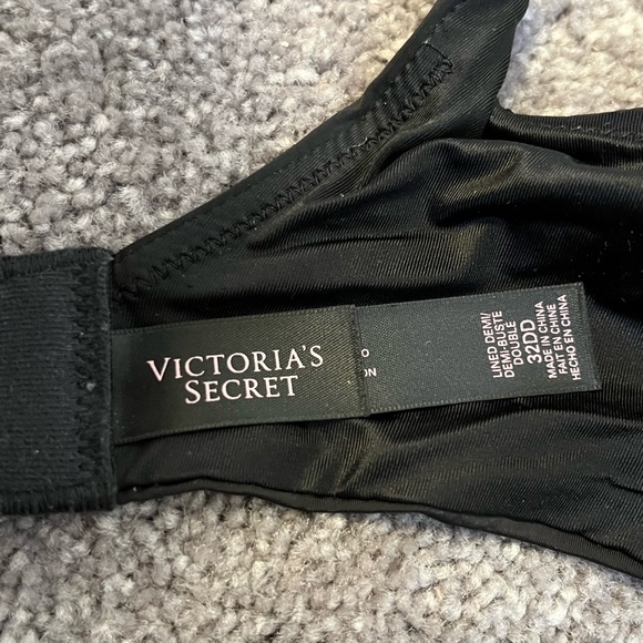 Victoria Secret Black Bra 32DD - Picture 2 of 2